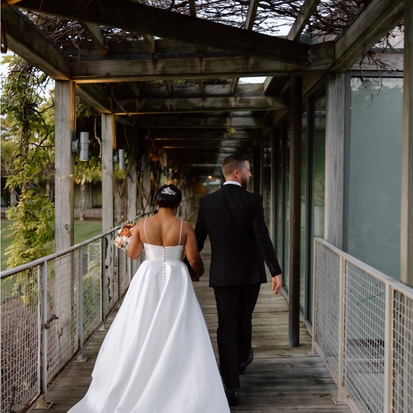 Essence of Australia Wedding Dress - Picture 4 of 7